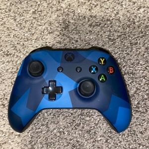 Xbox One controller (midnight edition)